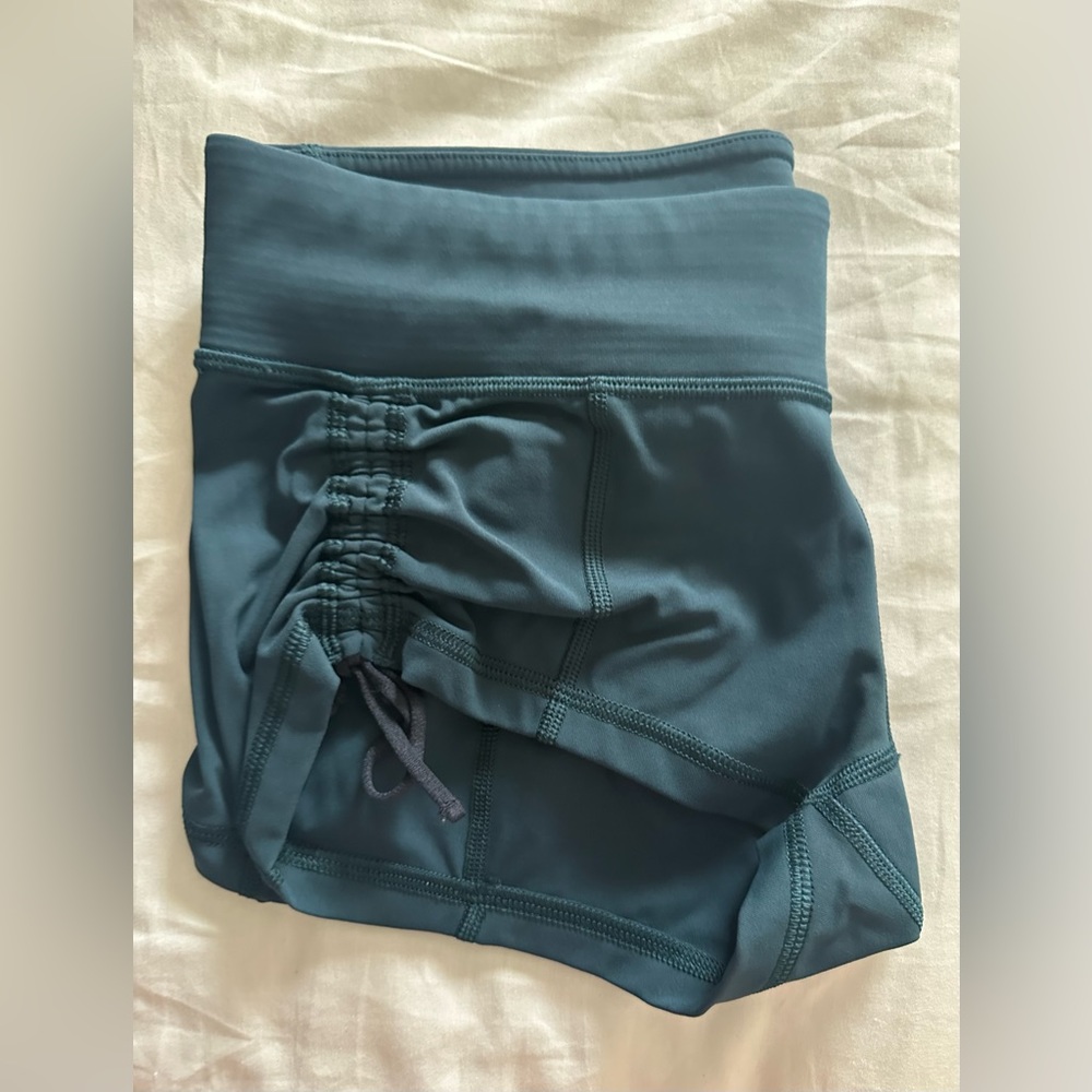 Lululemon Hottie Country Blue Yoga Shorts, Size 6